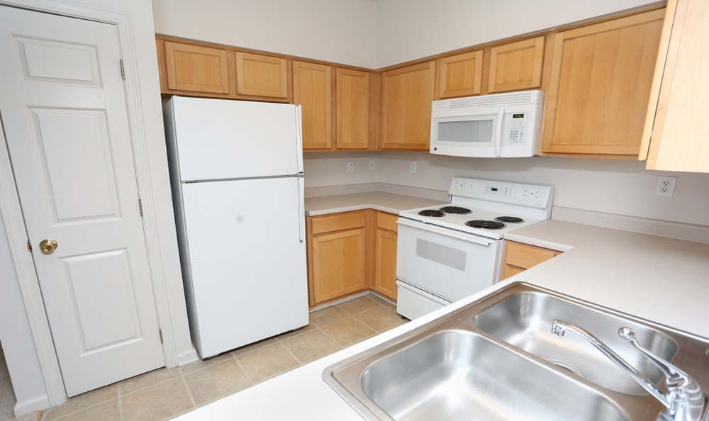 Luxury kitchen at Beaumont Farms Apartments