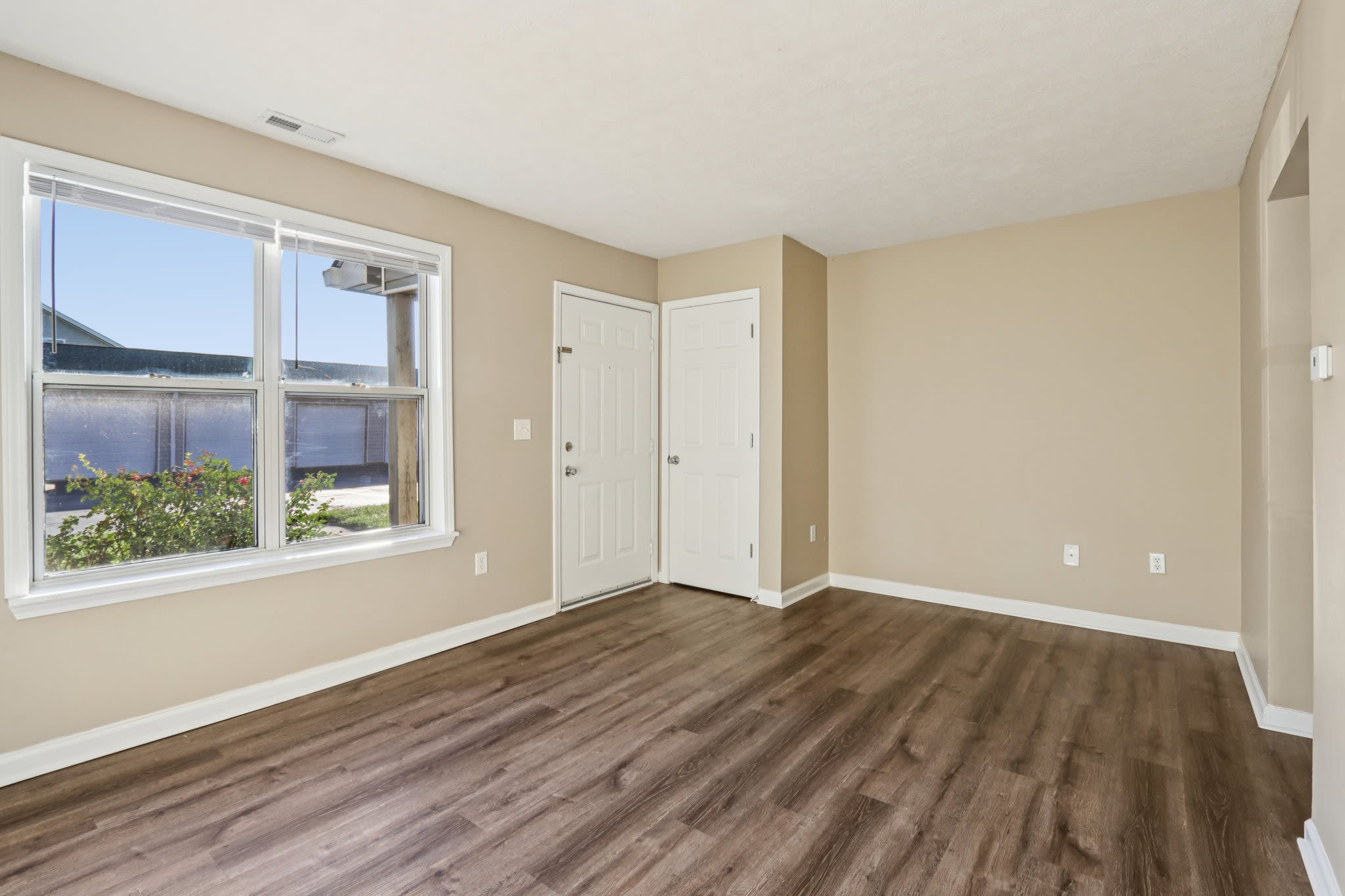 Spacious living room with good lighting at Fox Pointe Apartments in Columbus, Indiana