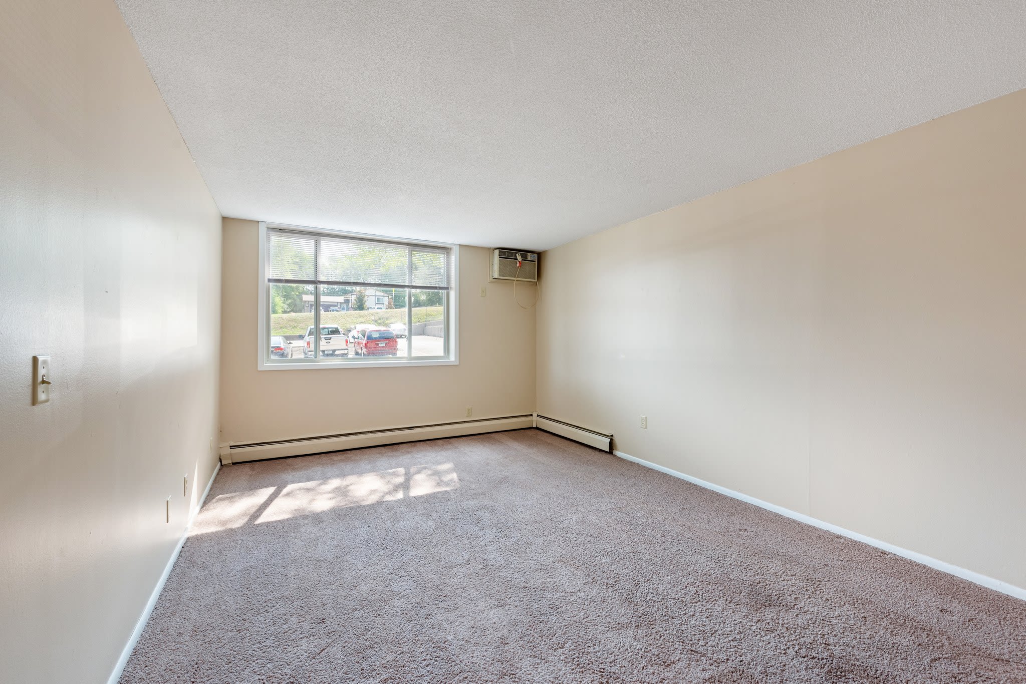 Unfurnished living room at Shamrock Court Apartments in Saint Paul, Minnesota