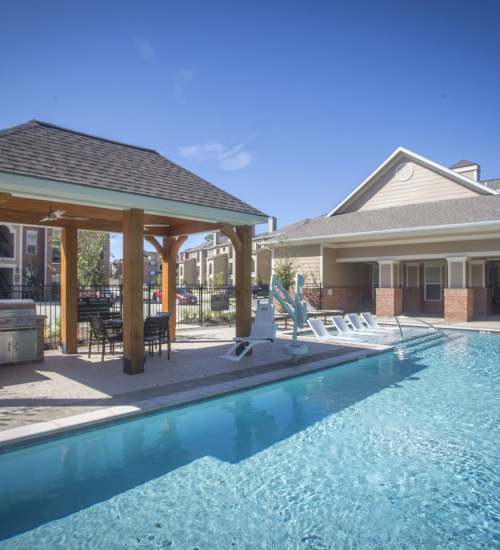 Serene pool at Lakeside Villas in Baton Rouge, Louisiana
