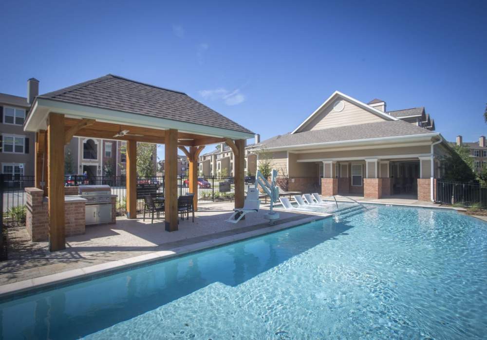 Pool with sitting area at Lakeside Villas in Baton Rouge, Louisiana