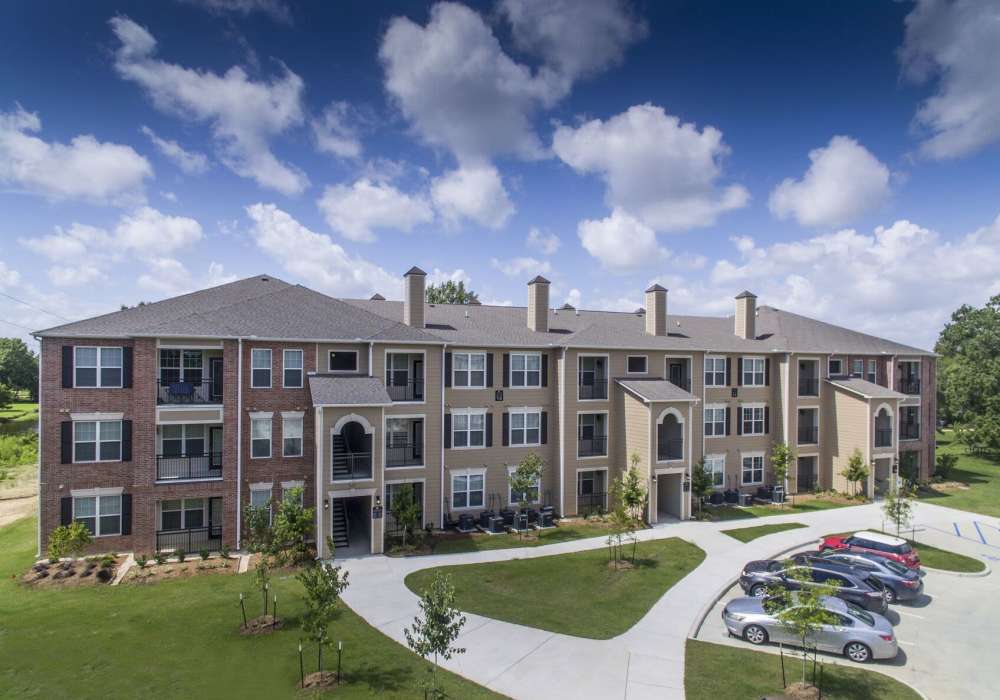 Apatments exterior at Lakeside Villas in Baton Rouge, Louisiana