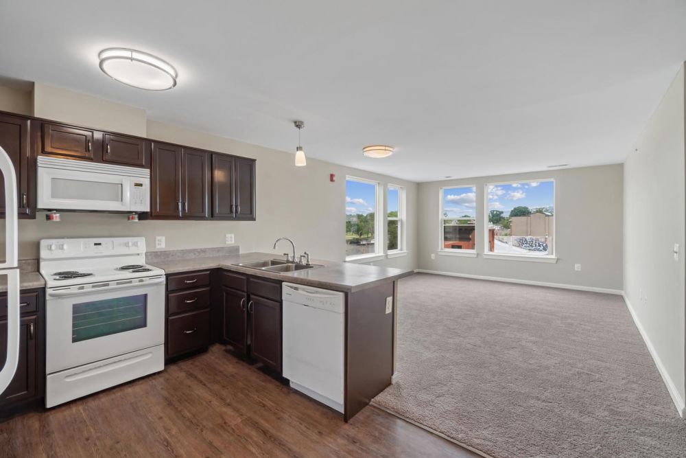 Modern kitchen with granite countertops at Penn Square II in Baltimore, Maryland