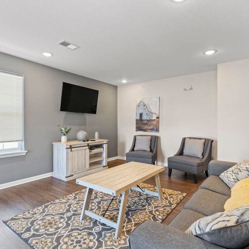 Living room at Anderson Greene II in Cedar Rapids, Iowa