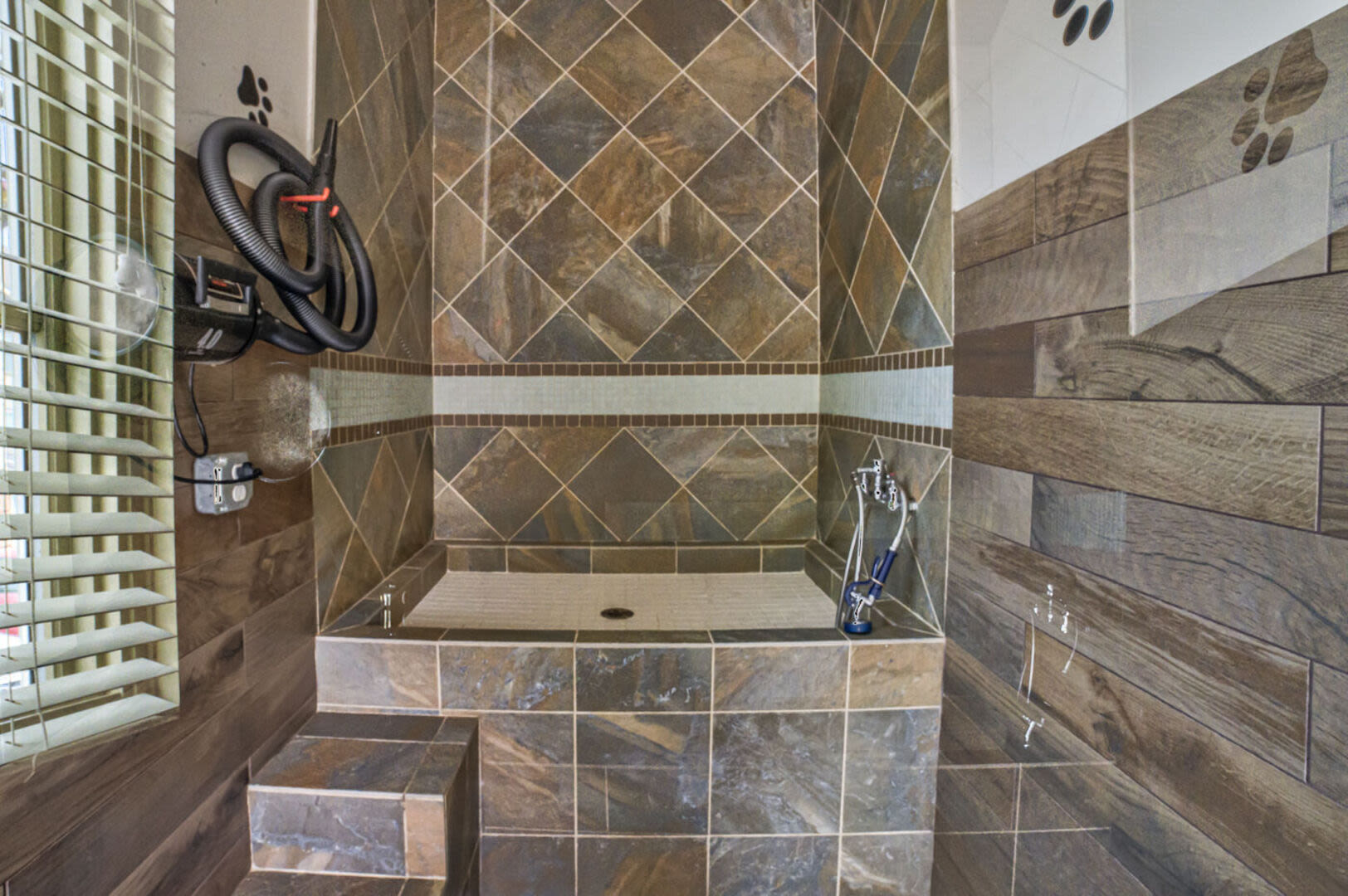 Pet washing area Avonlea Creekside in Marietta, Georgia