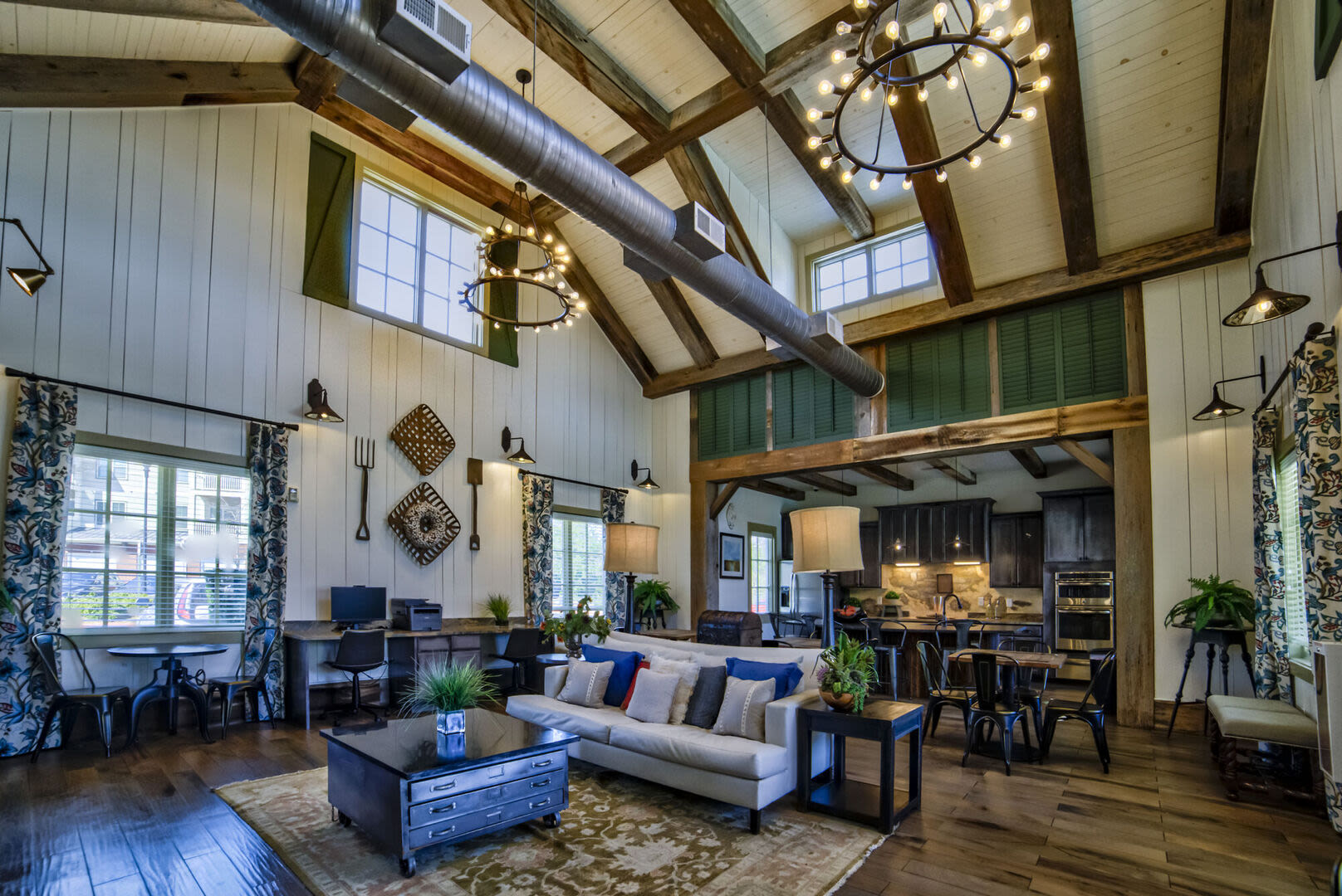 Lobby area with blue accents Avonlea Creekside in Marietta, Georgia