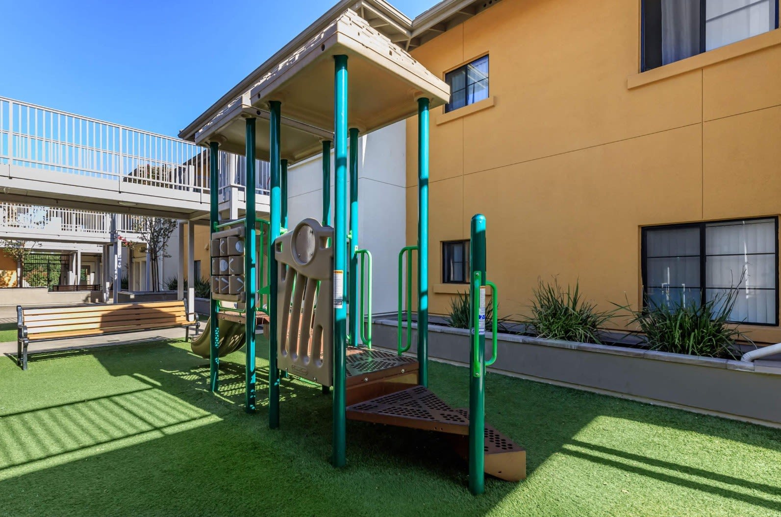 MacArthur Apartments 5 of 12