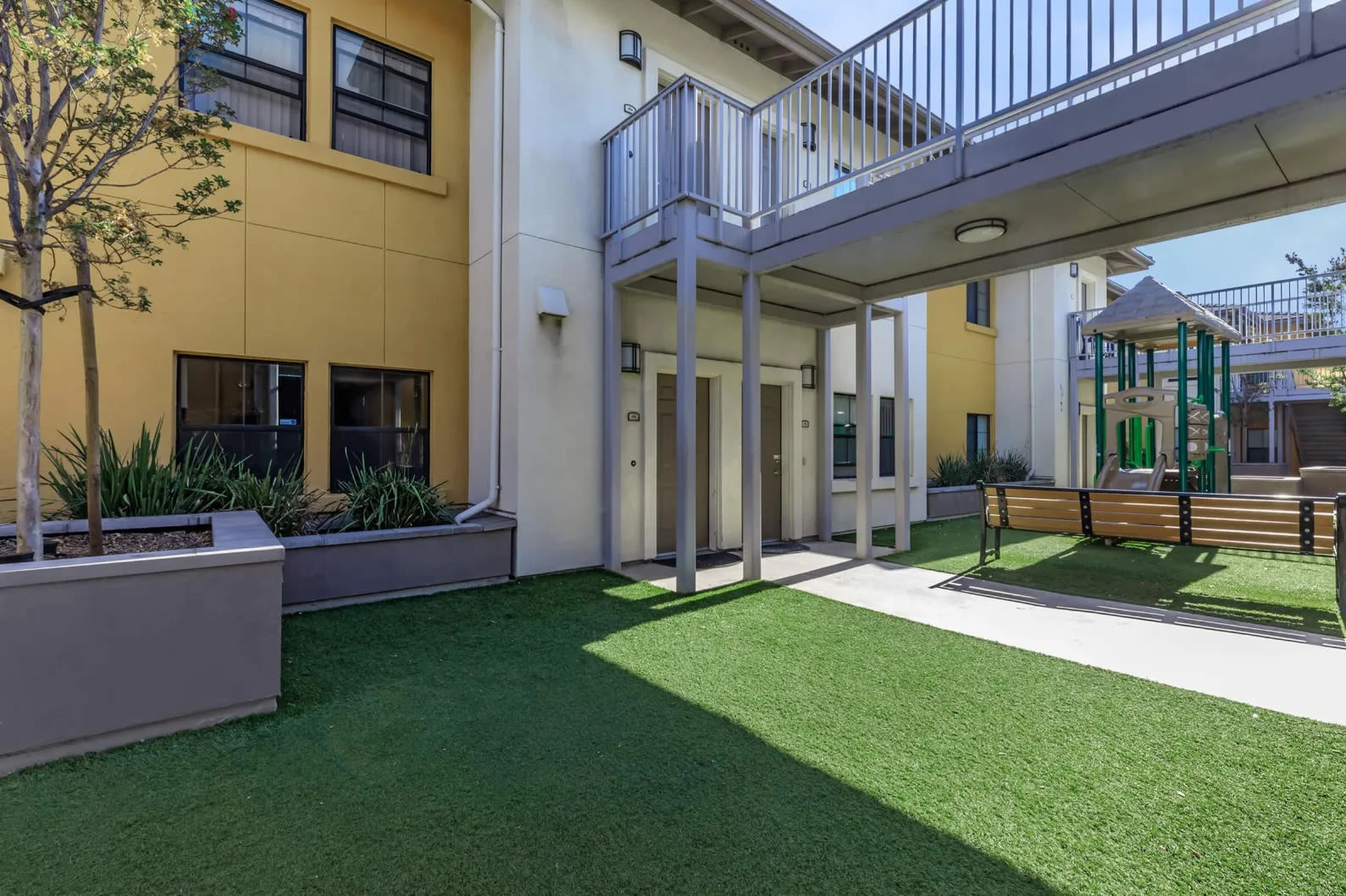 MacArthur Apartments 9 of 12