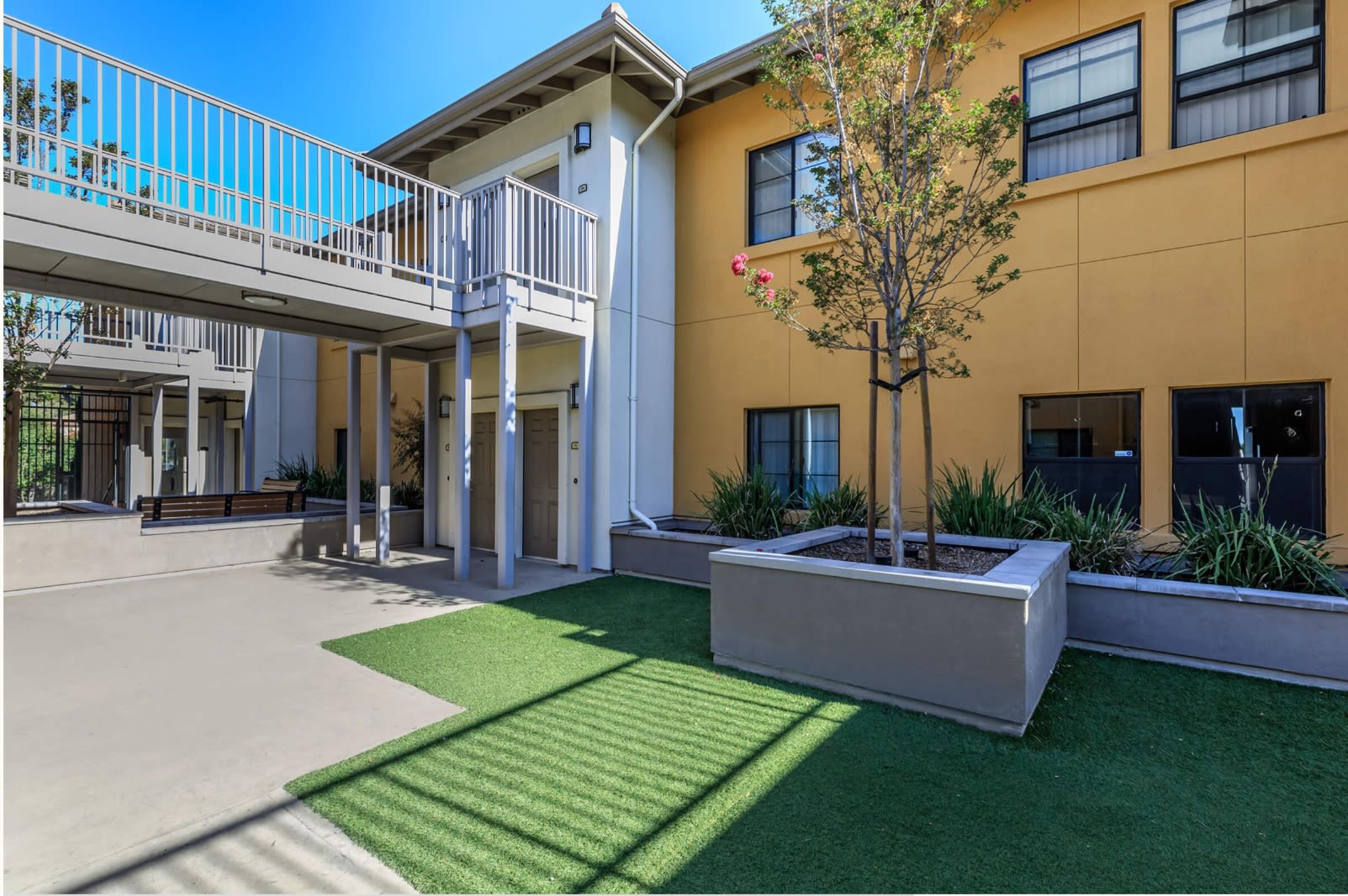 MacArthur Apartments 2 of 12
