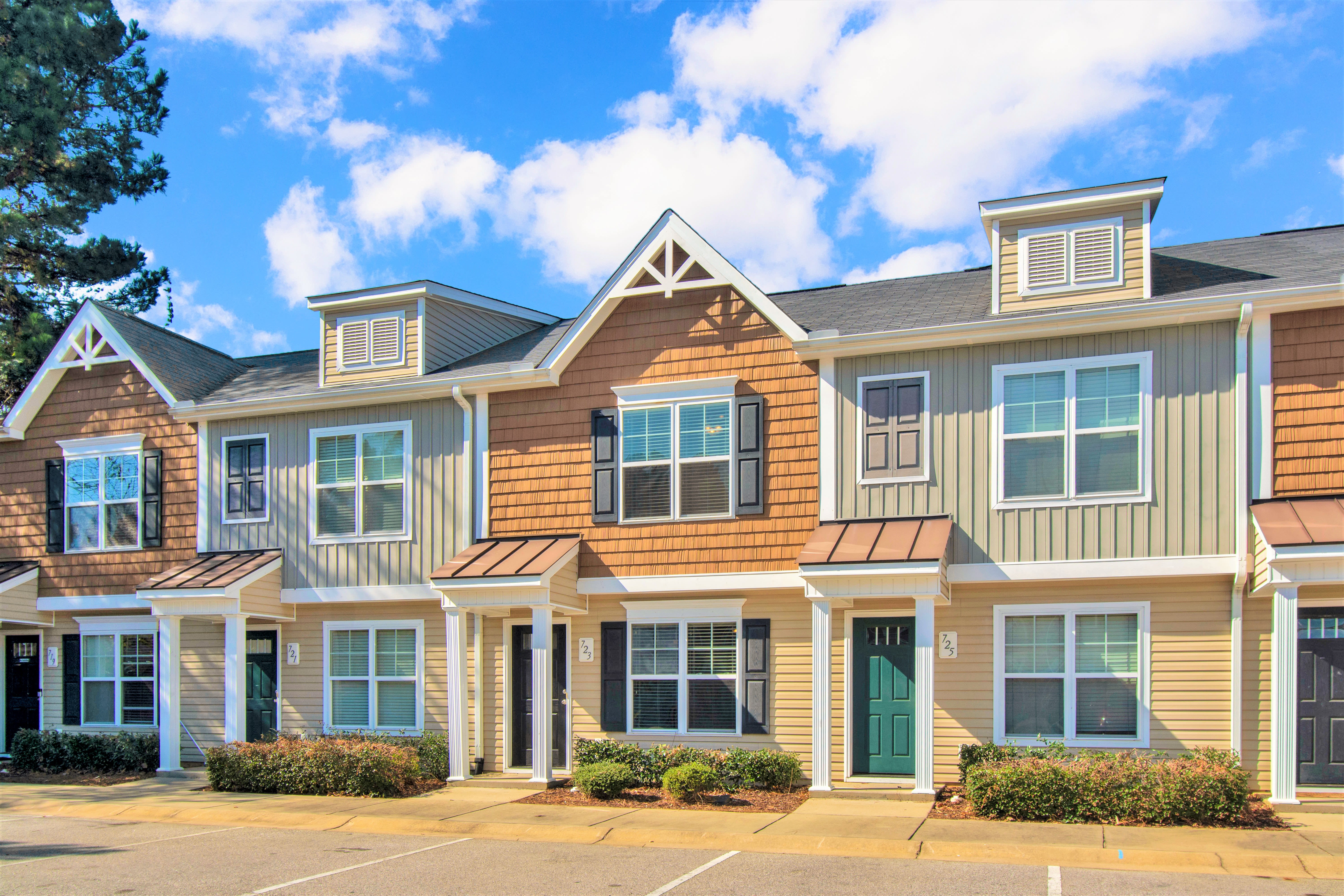 Crystal Lake & Kingsley Apartments and Townhomes 5 of 9