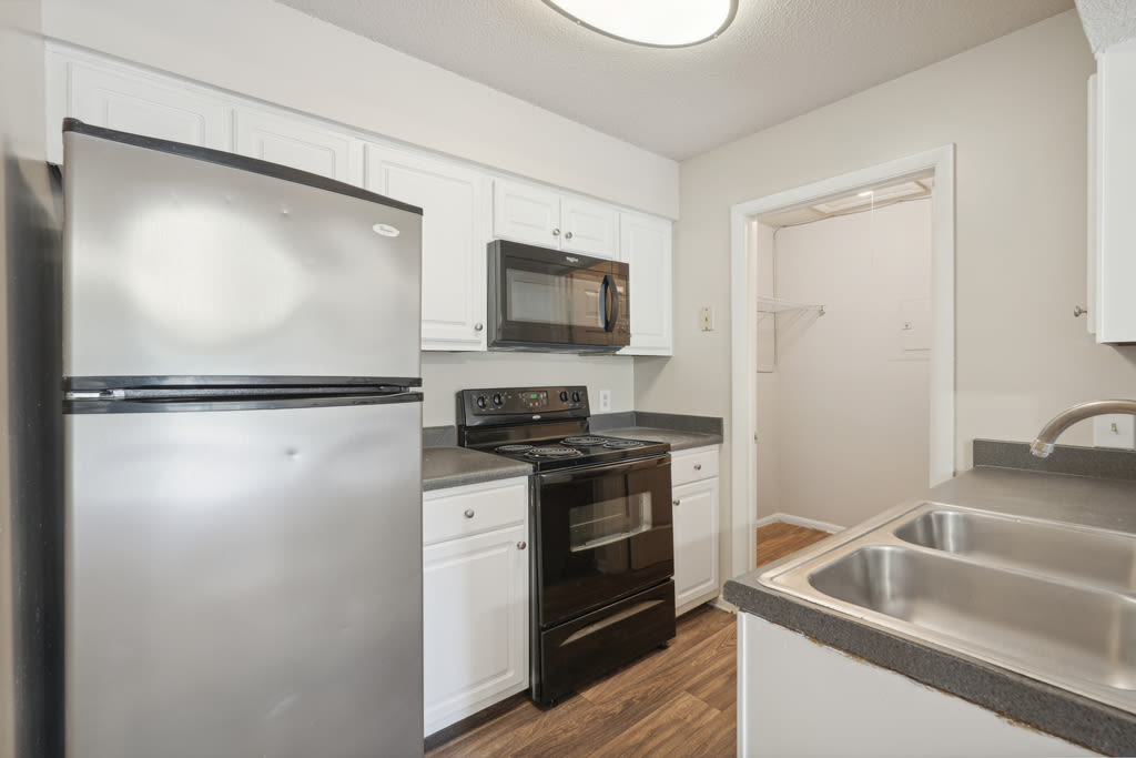Cypress Pointe Apartment Homes 9 of 12