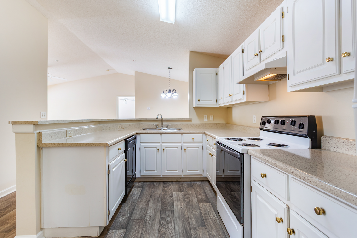 The Retreat at Grande Lake Apartments 7 of 12