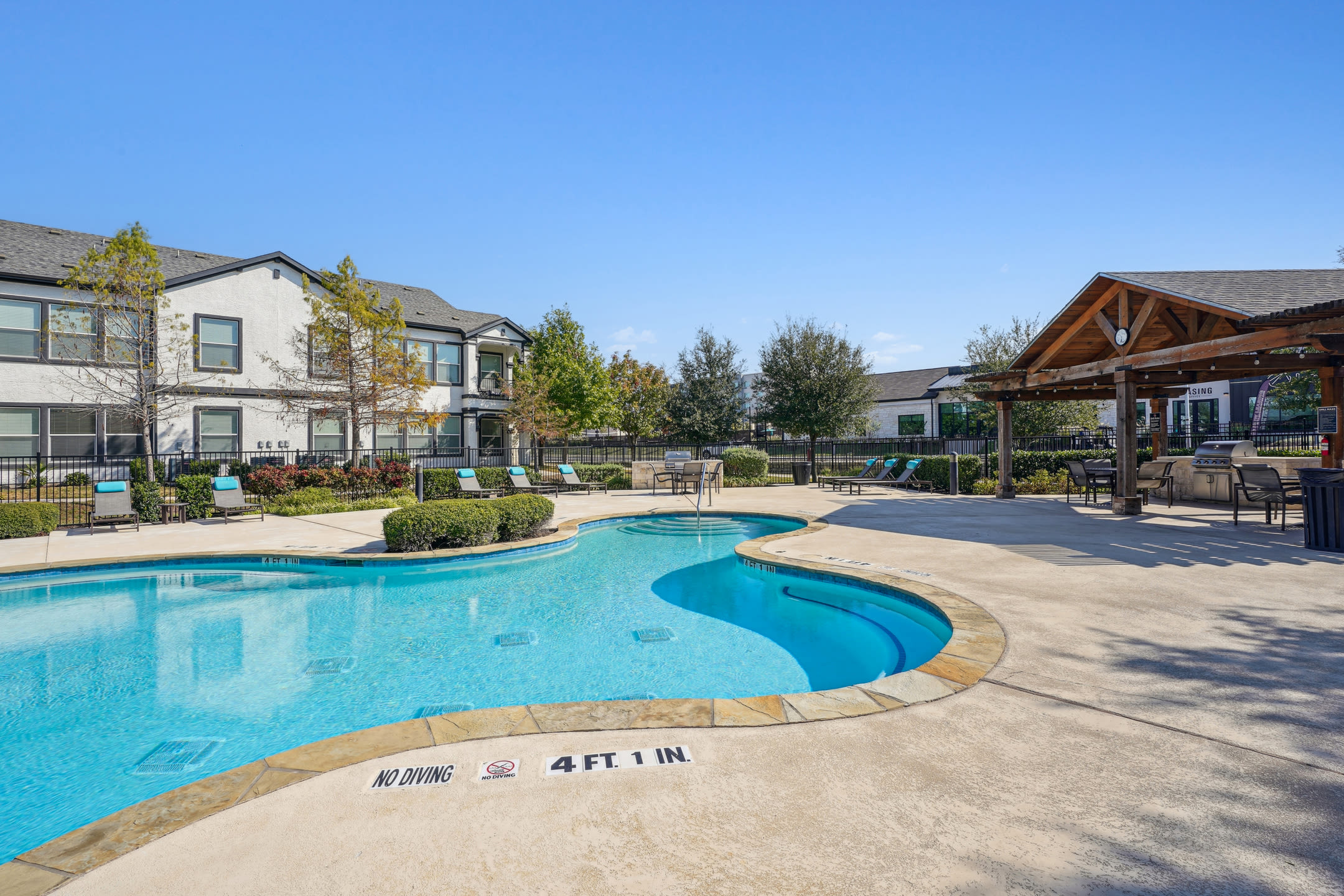 Pool at The Arden (3 of 3)