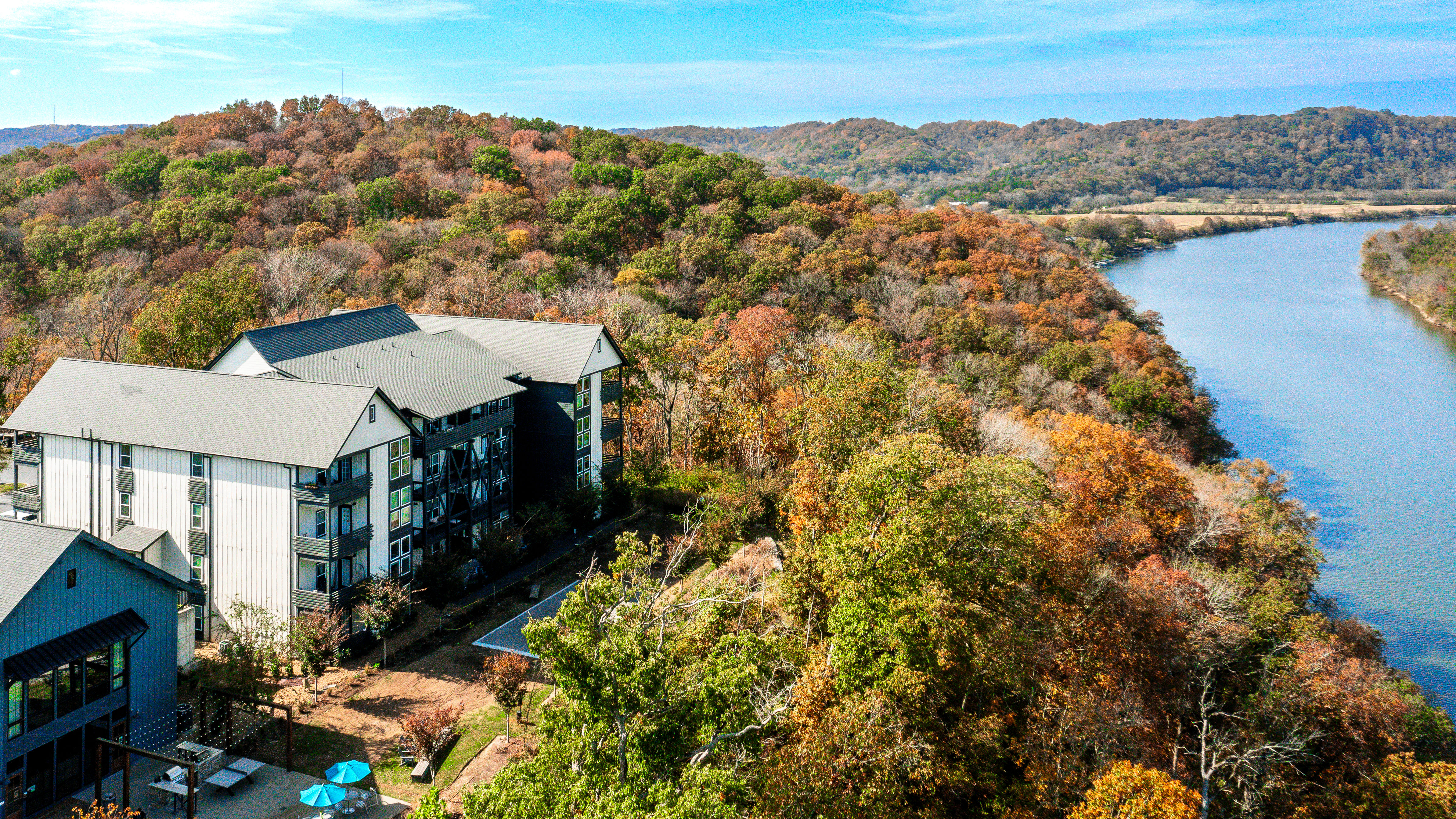 Rivertop Apartments 2 of 8