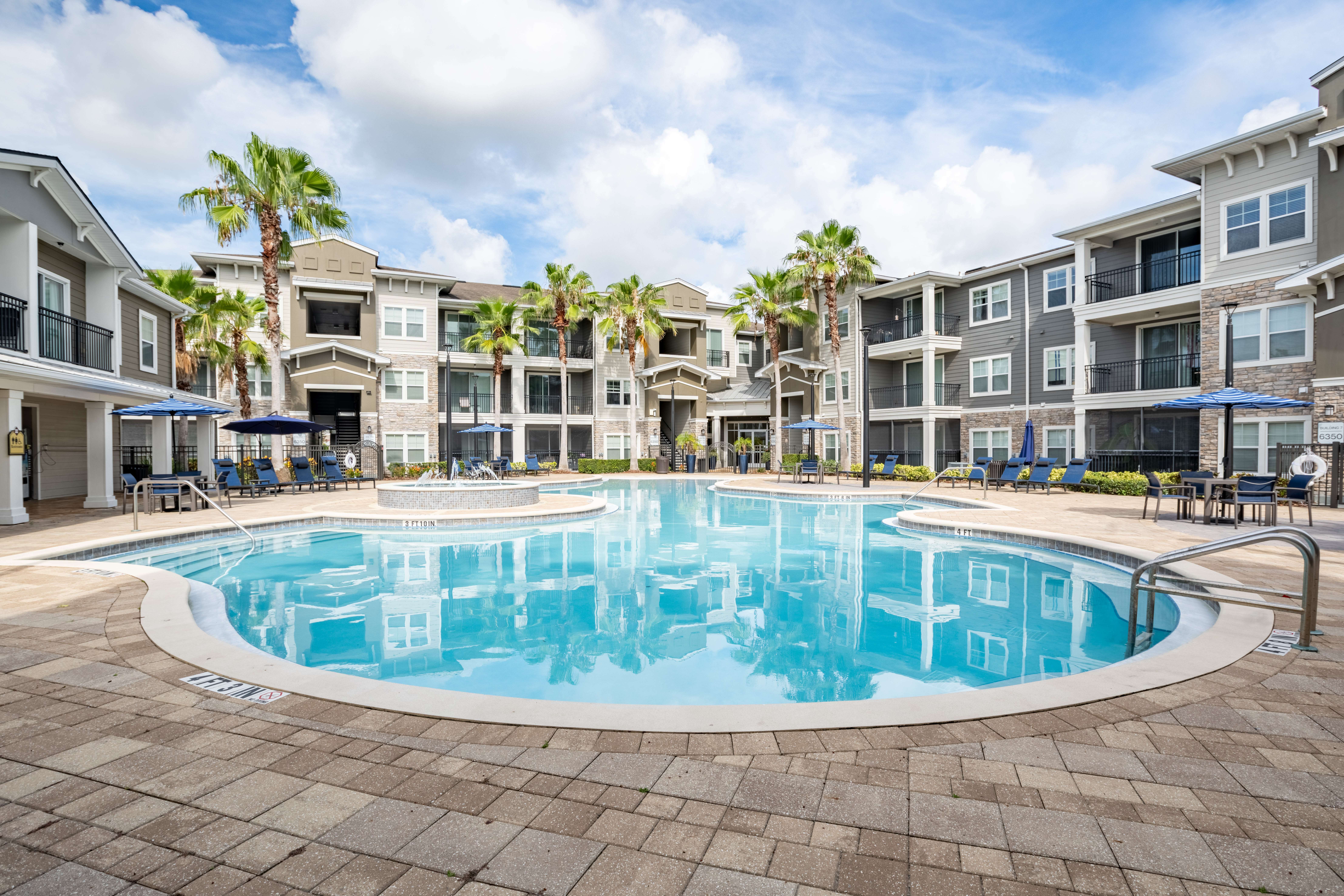 Regatta at Universal Apartments 2 of 8