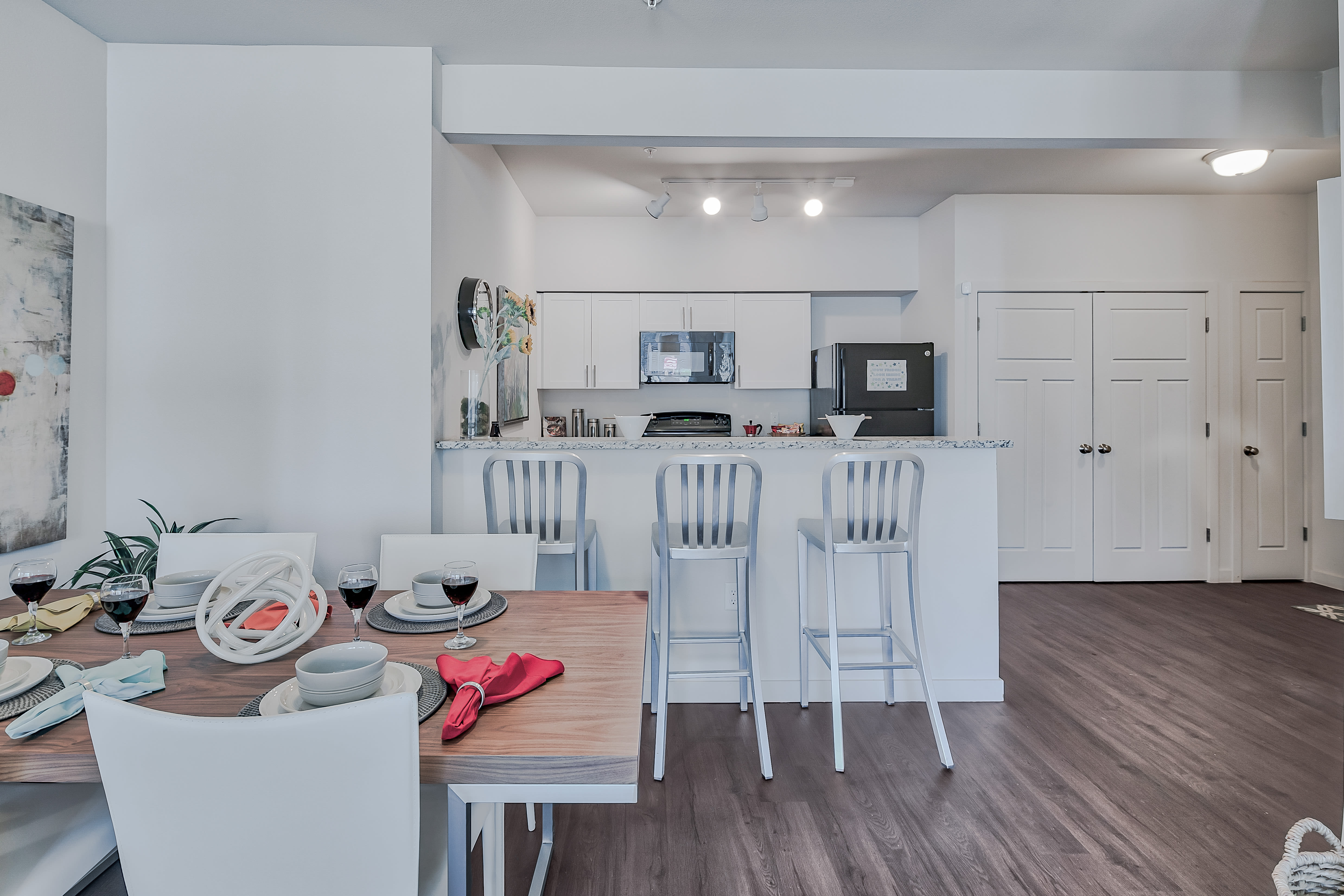 Ecco Apartments 6 of 8