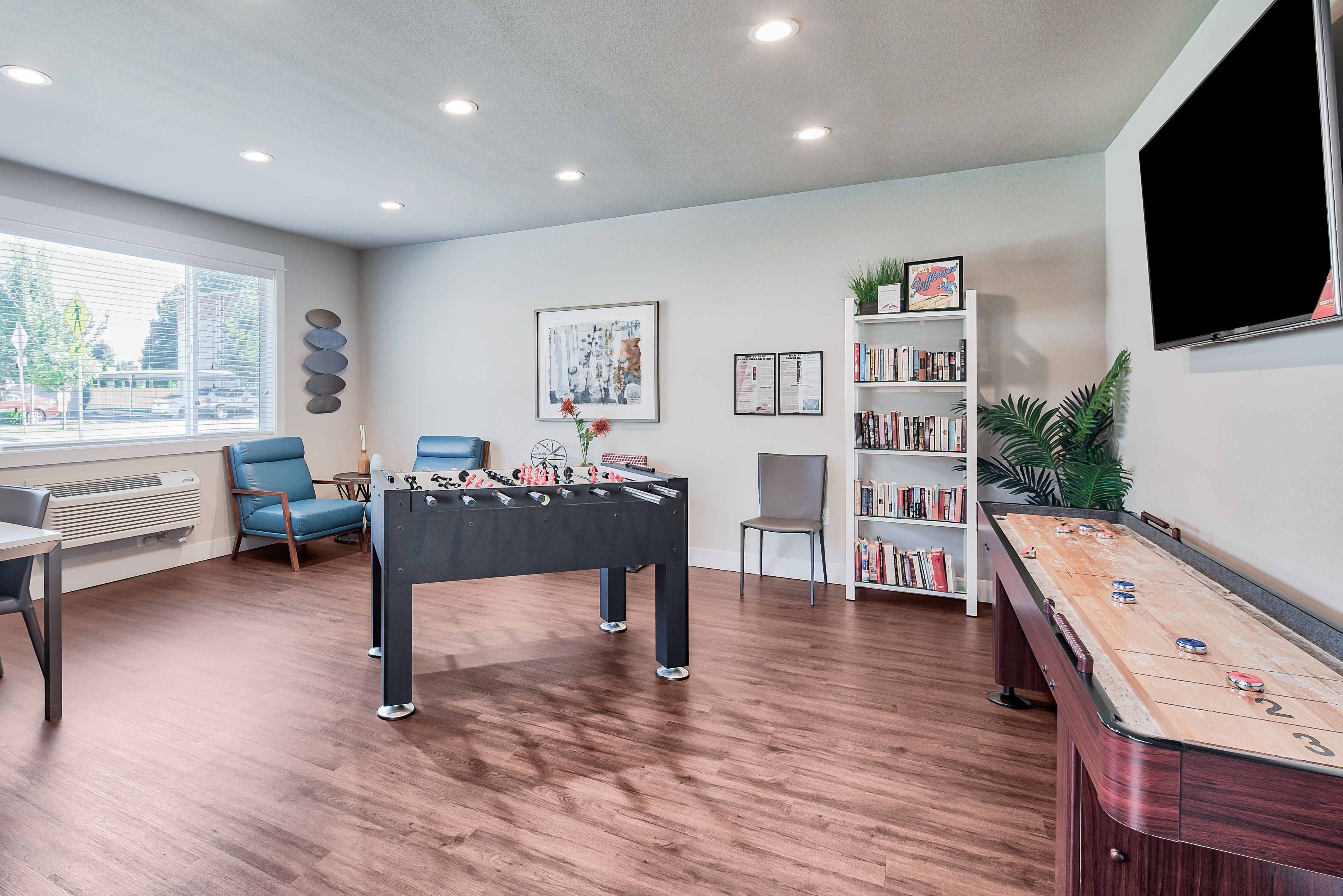 Ecco Apartments 4 of 8