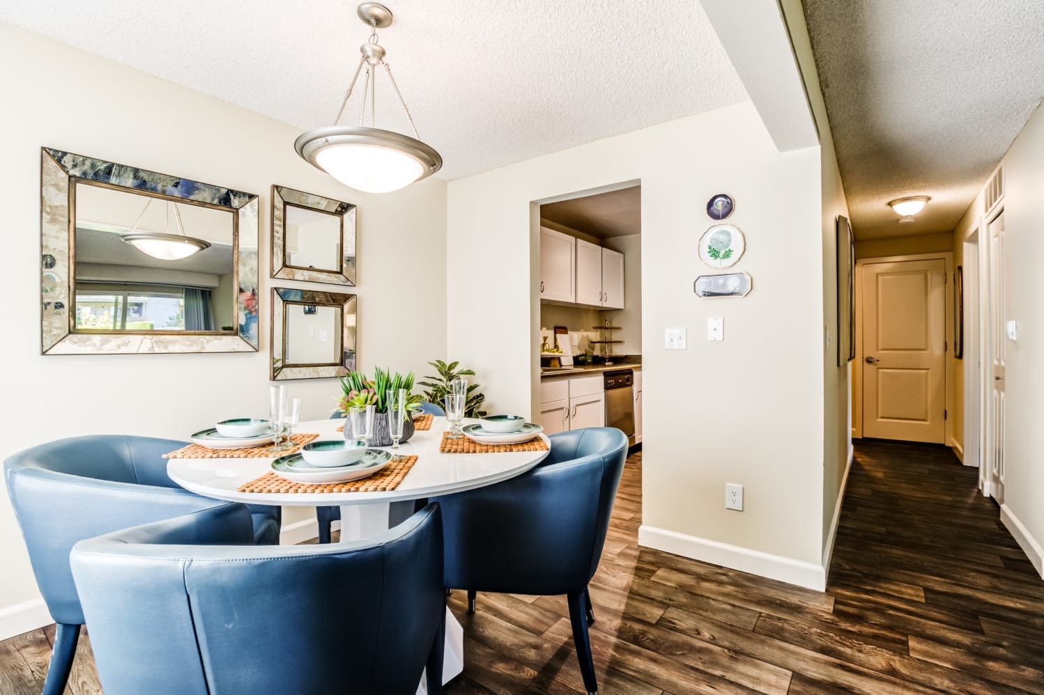 Dining room Alder Bellevue in Bellevue, Washington