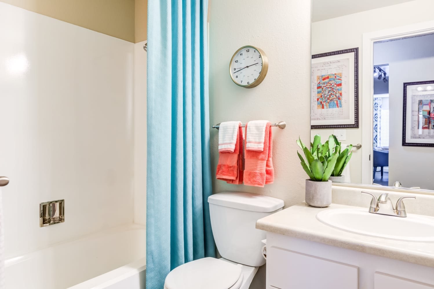 Bathroom with large vanity at Alder Bellevue in Bellevue, Washington