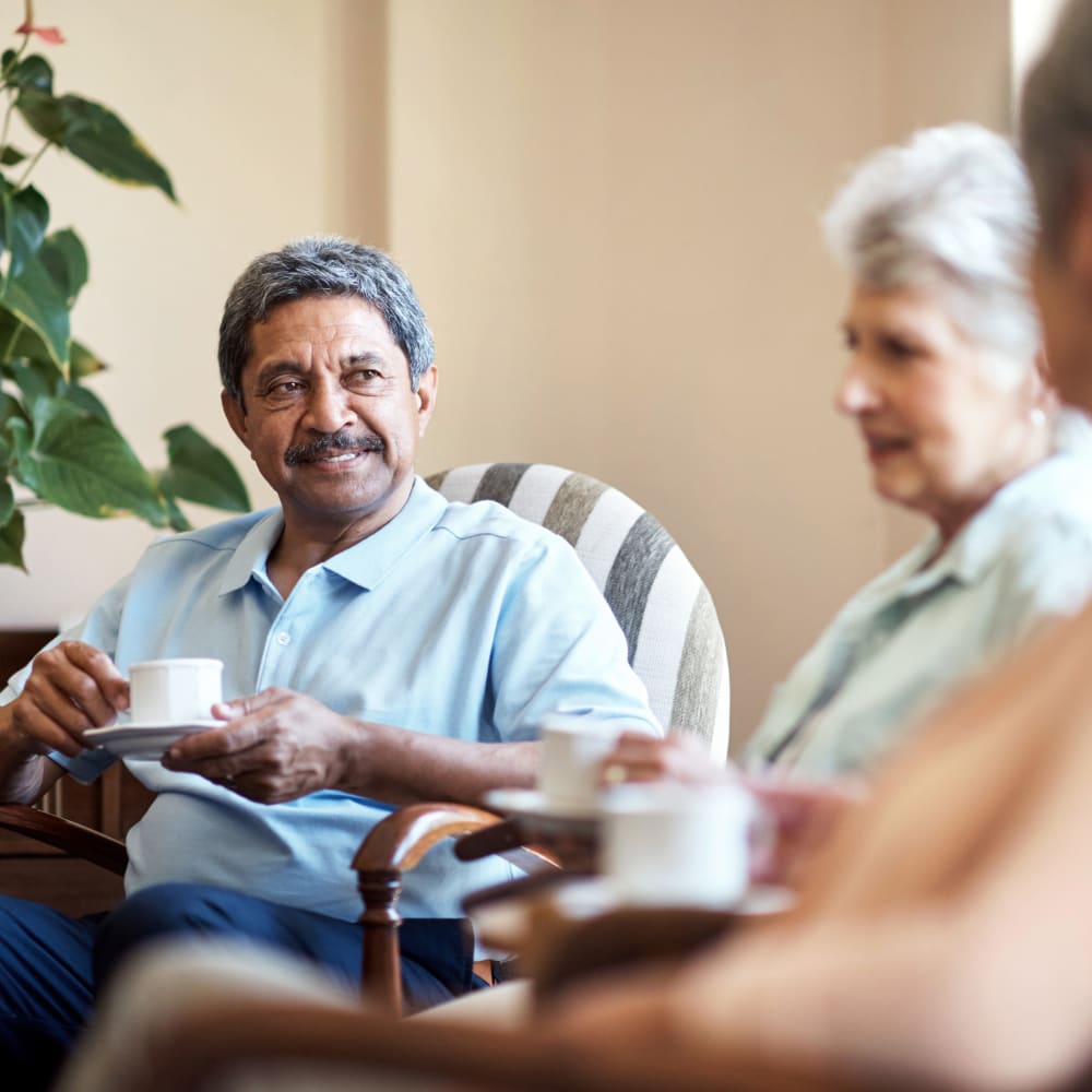 3 residents talking over breakfast at Governor's Pointe in Mentor, Ohio