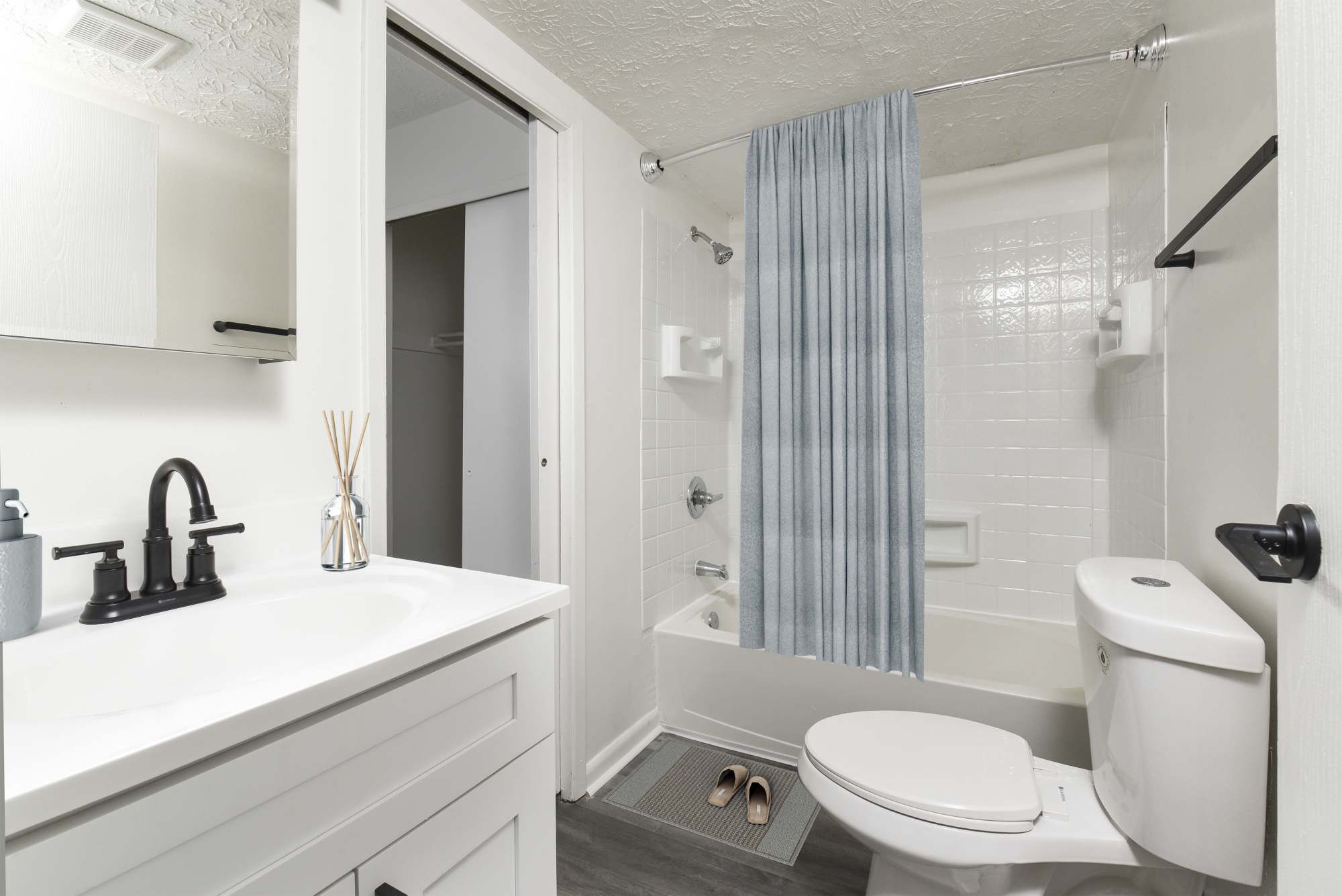 East bathroom at Pointe at Northern Woods in Columbus, Ohio