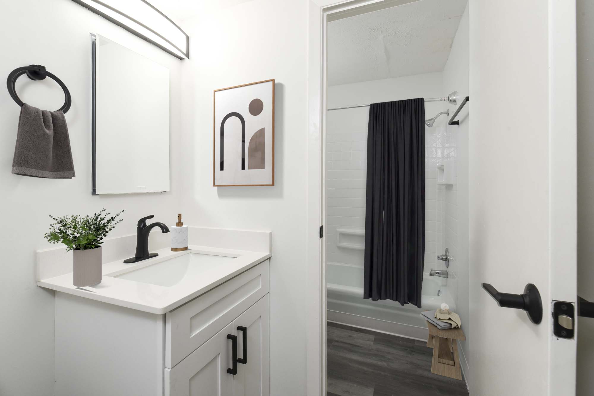 West bathroom at Pointe at Northern Woods in Columbus, Ohio