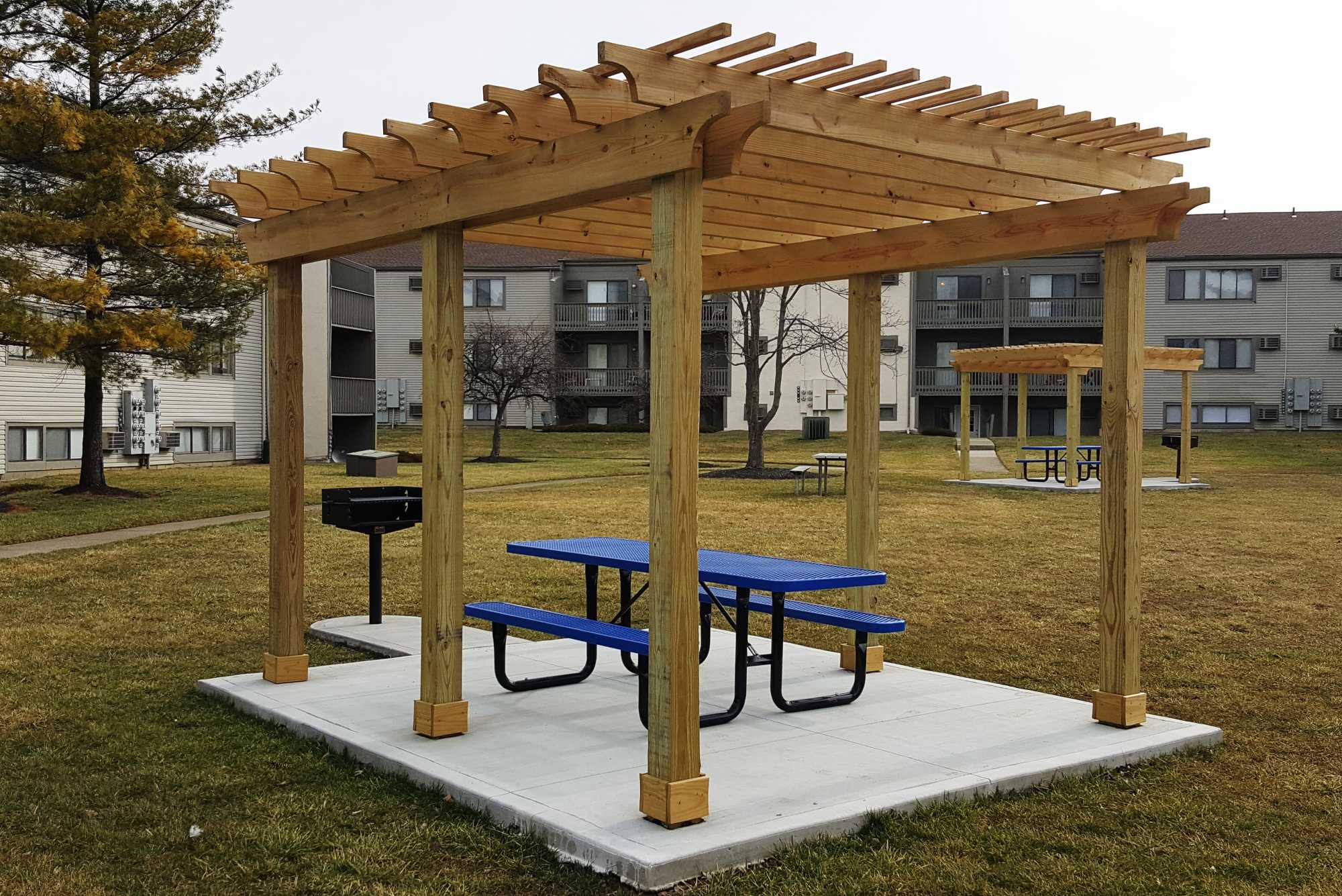 Village pergola and grilling station at Pointe at Northern Woods in Columbus, Ohio
