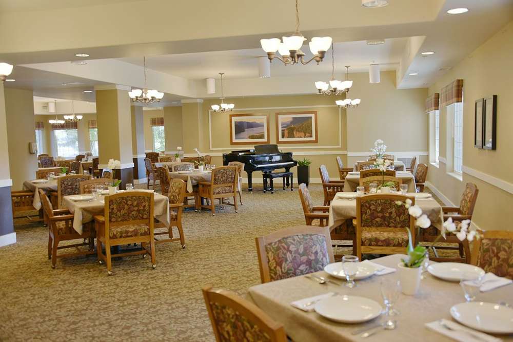 Dining area at Fox Hollow Independent and Assisted Living in Bend, Oregon