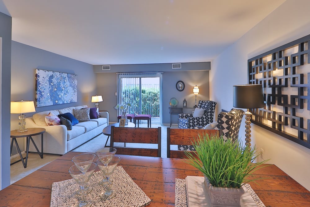Dining Room Area at Lakewood Hills Apartments & Townhomes in Harrisburg, Pennsylvania