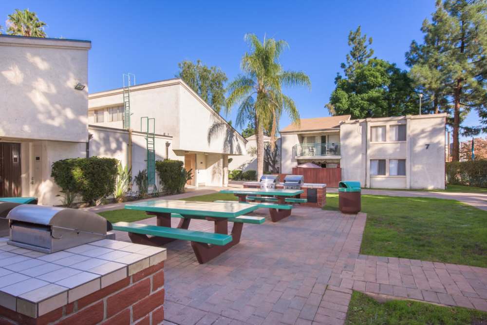 Outdoor dining area at Tarzana Terrace in Tarzana, California