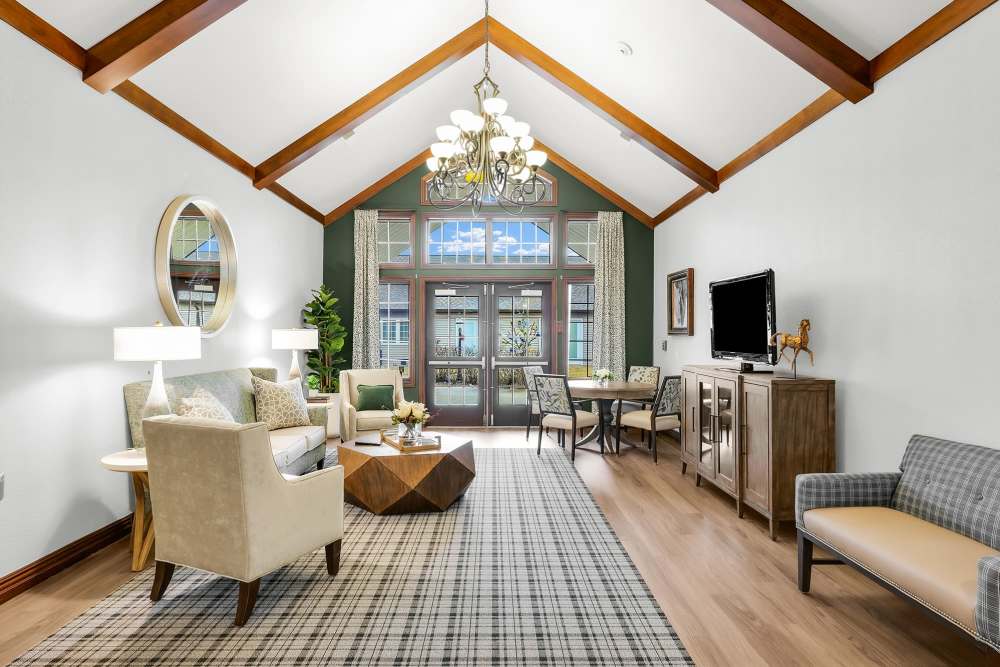 A cozy living room featuring comfortable seating at Villas of Holly Brook Shelbyville, Shelbyville, Illinois