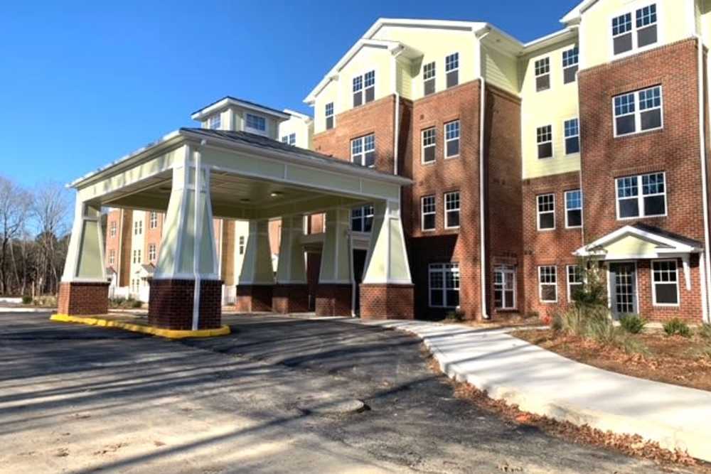 Exterior of the apartment building at Grande Oak Apartments in Williamsburg, Virginia