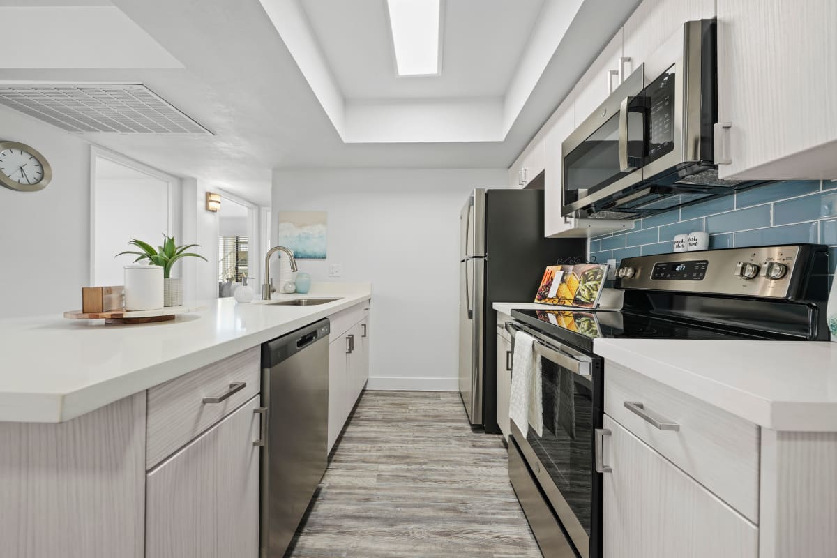 Kitchen with appliances at Park at 33rd in Phoenix, Arizona
