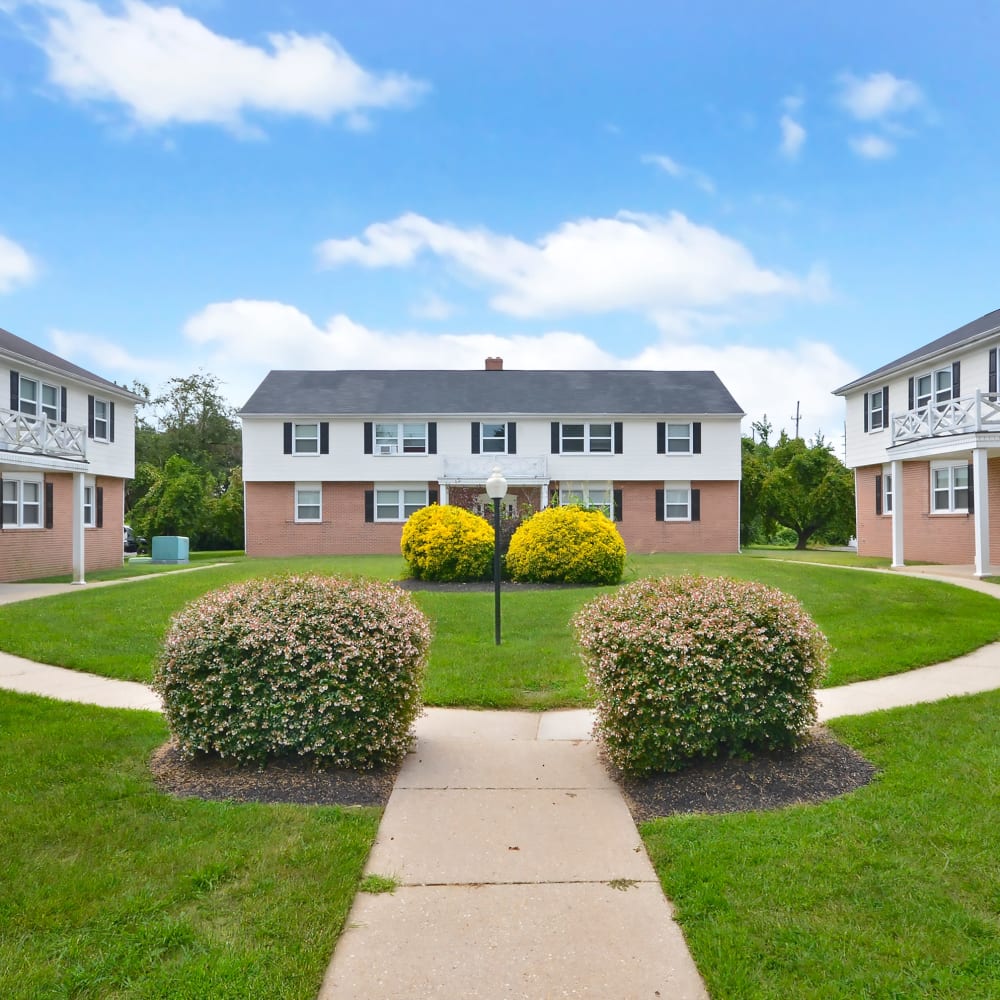 Exterior building at Woodcrest Apartment Homes in Dover, Delaware