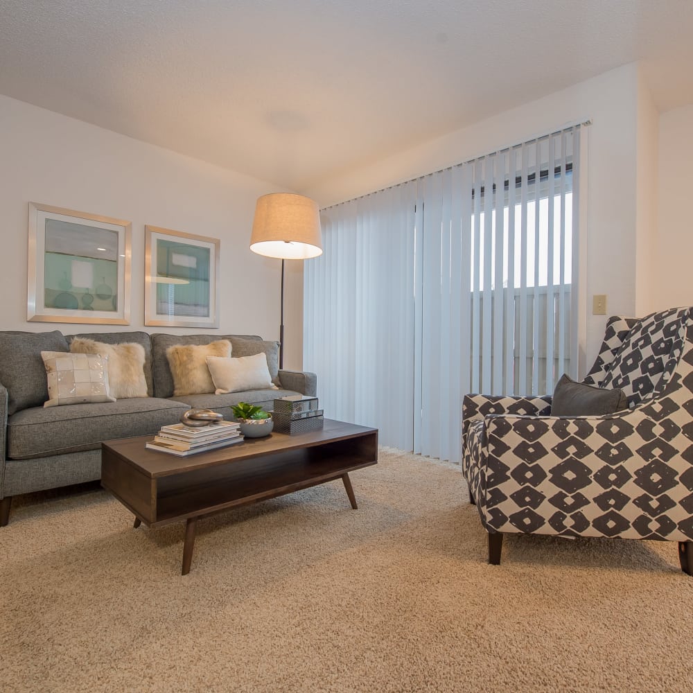 Oklahoma City Apartments & Townhomes Warrington Apartments