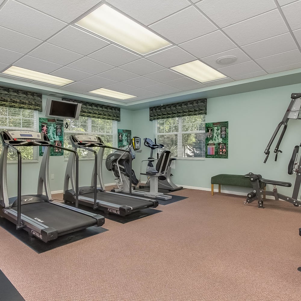 Fitness center at Applewood Pointe of Bloomington in Bloomington, Minnesota.