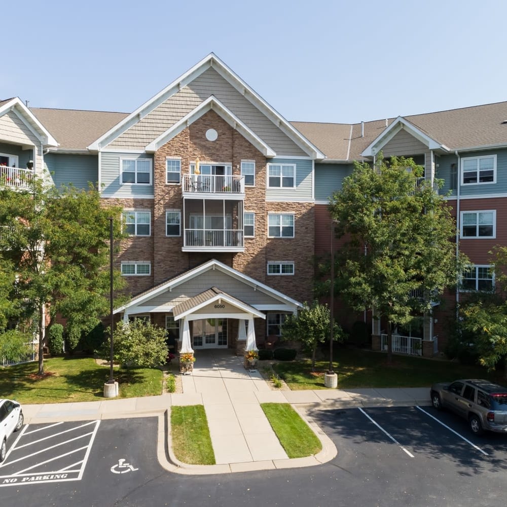 Exterior view of Applewood Pointe of Woodbury in Woodbury, Minnesota. 