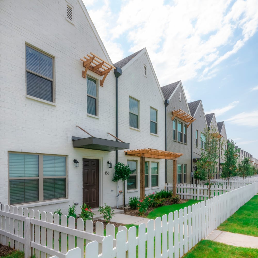 Townhomes In Waxahachie W Walk in Closets A C 2 Car Garages townhomes-in-waxahachie-w-walk-in-closets-a-c-2-car-garages