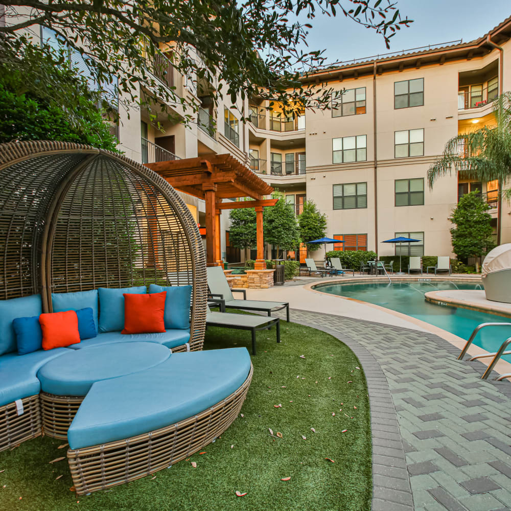 Outdoor patio at Broadstone Toscano in Houston, Texas