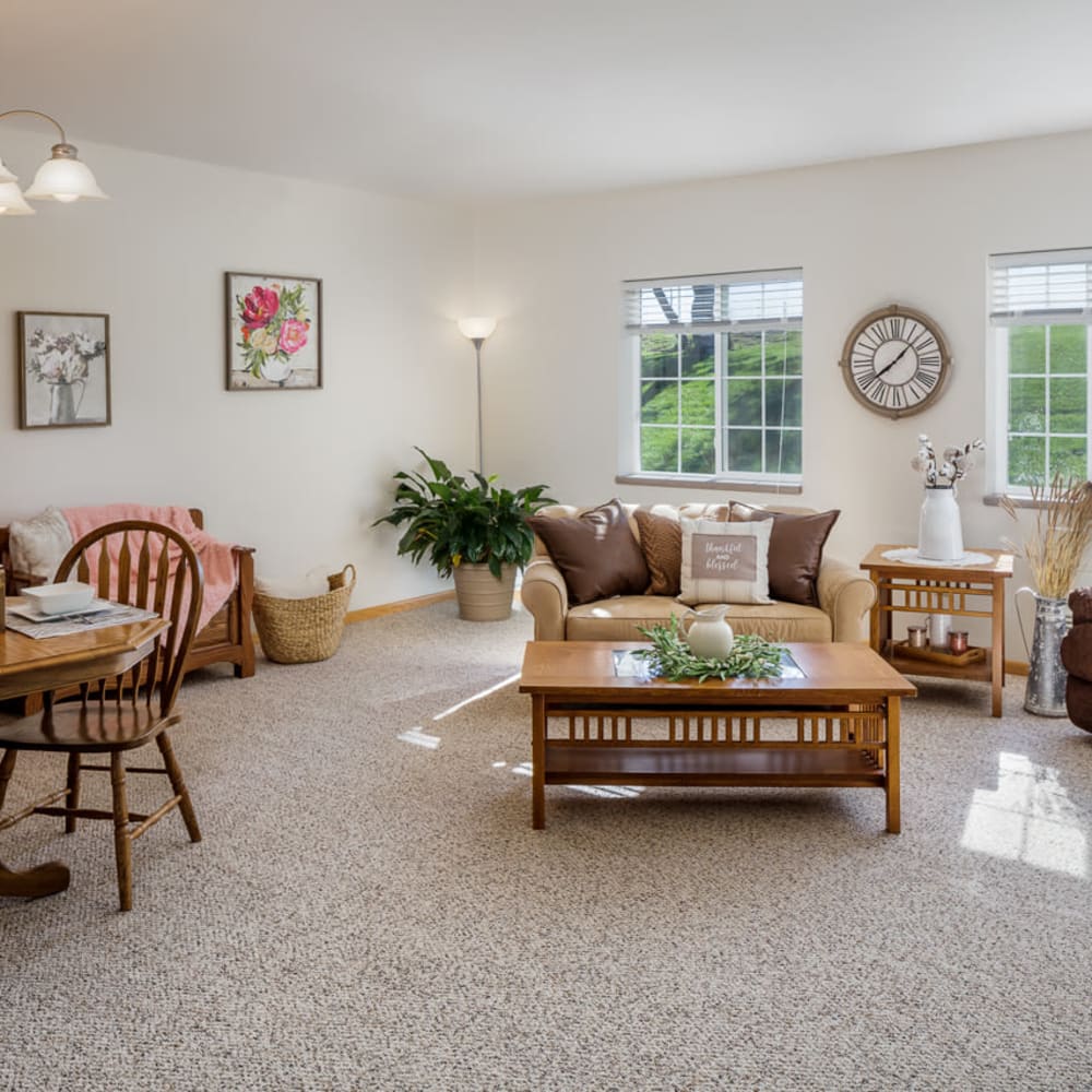 Living room with windows at Glenwood Place in Marshalltown, Iowa.