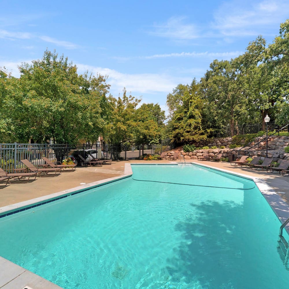 Resort-style swimming pool on another beautiful day at Oaks Braemar in Edina, Minnesota