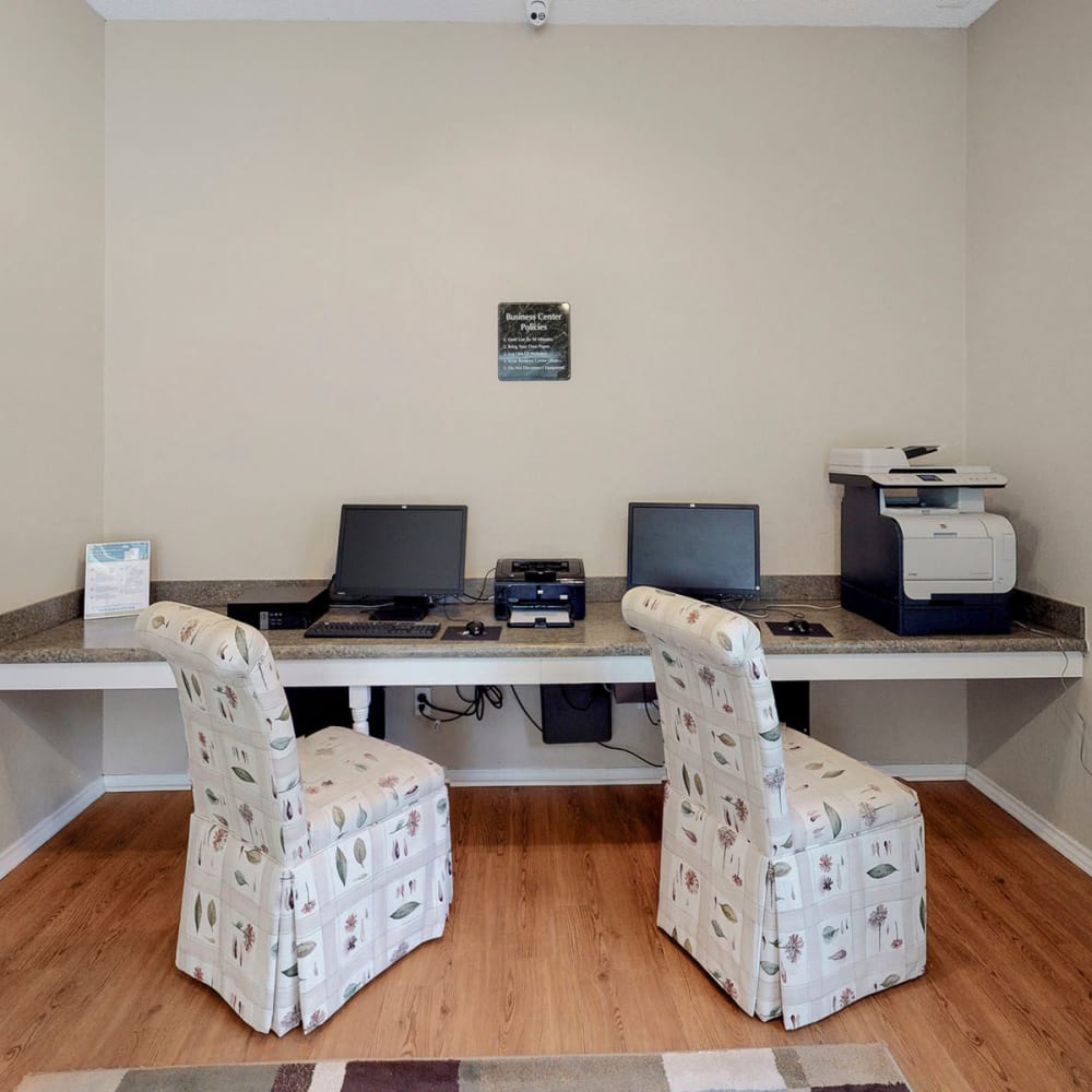 Business center with workstations for resident use at Oaks Hackberry Creek in Las Colinas, Texas