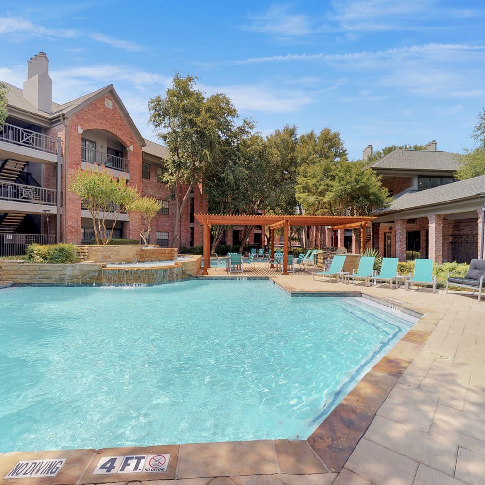 Resort-style swimming pool on a gorgeous day at Oaks Hackberry Creek in Las Colinas, Texas