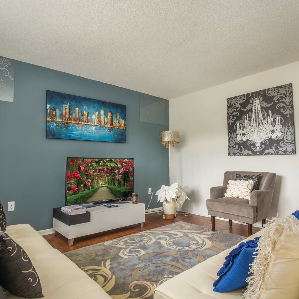 A living room with wood-style flooring at Southern Cove Apartments in Temple Terrace, Florida