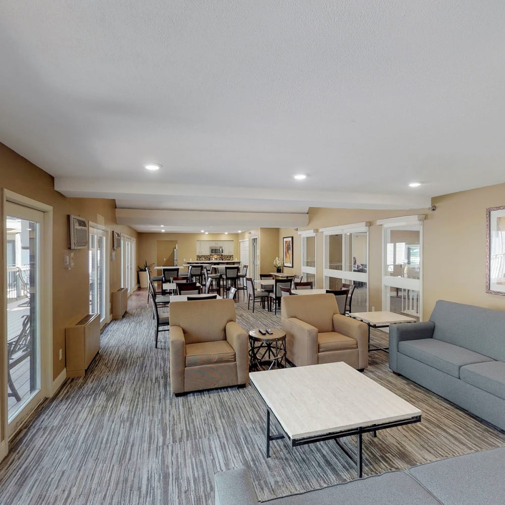 Lounge area in the clubhouse at Oaks Vernon in Edina, Minnesota