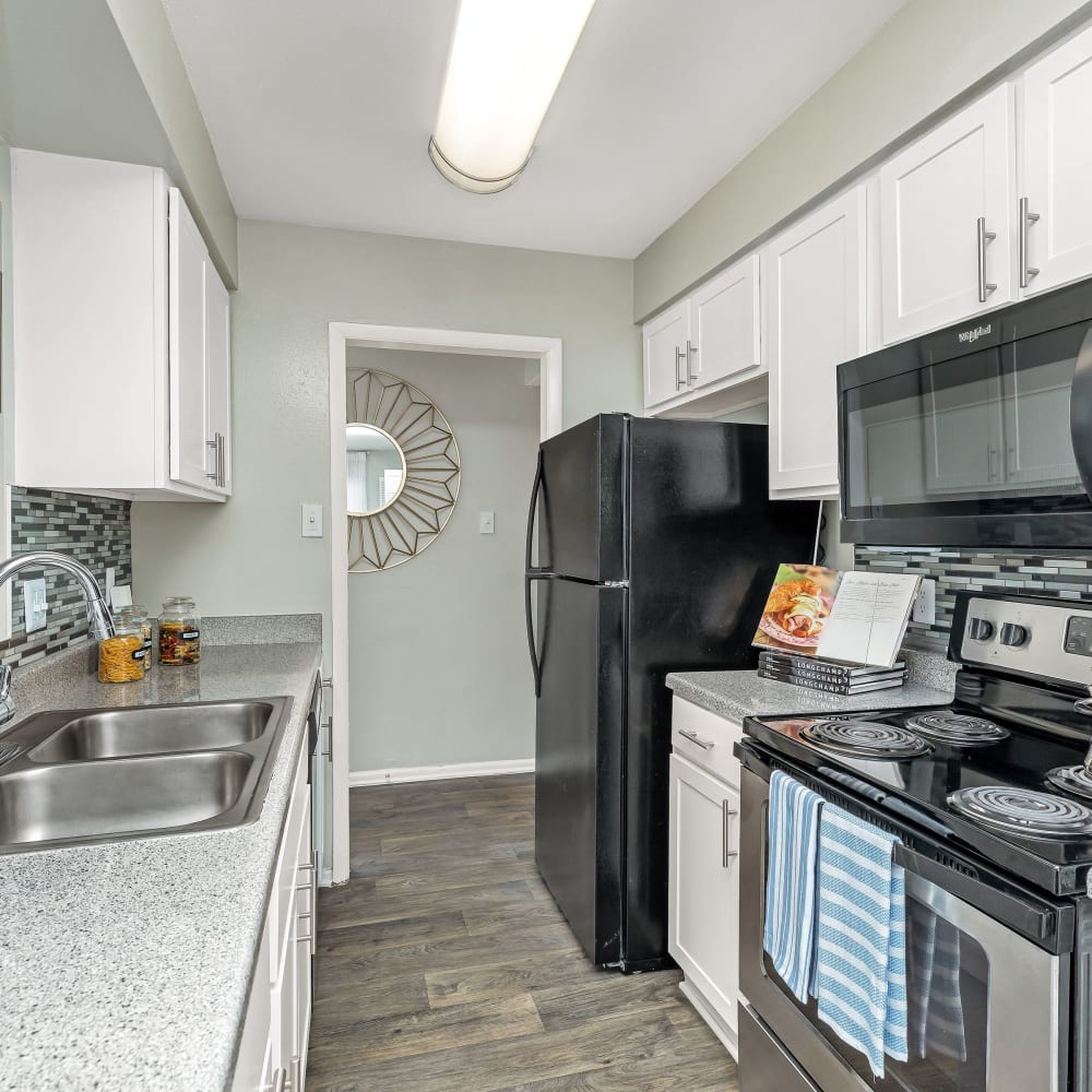A large living room with plenty of counter space at Barringer Square in Webster, Texas