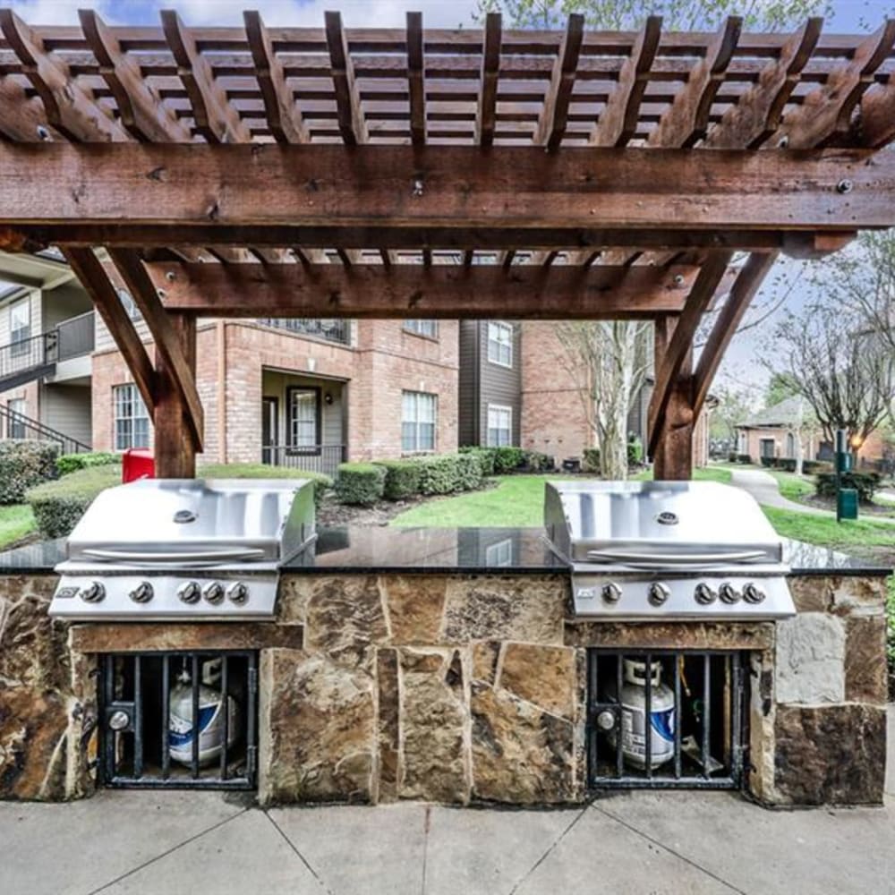Outdoor Kitchen at River Pointe in Conroe, Texas