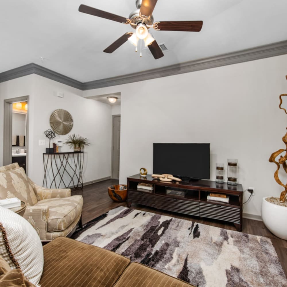 Well decorated living room at Avenues at Tuscan Lakes, League City, Texas