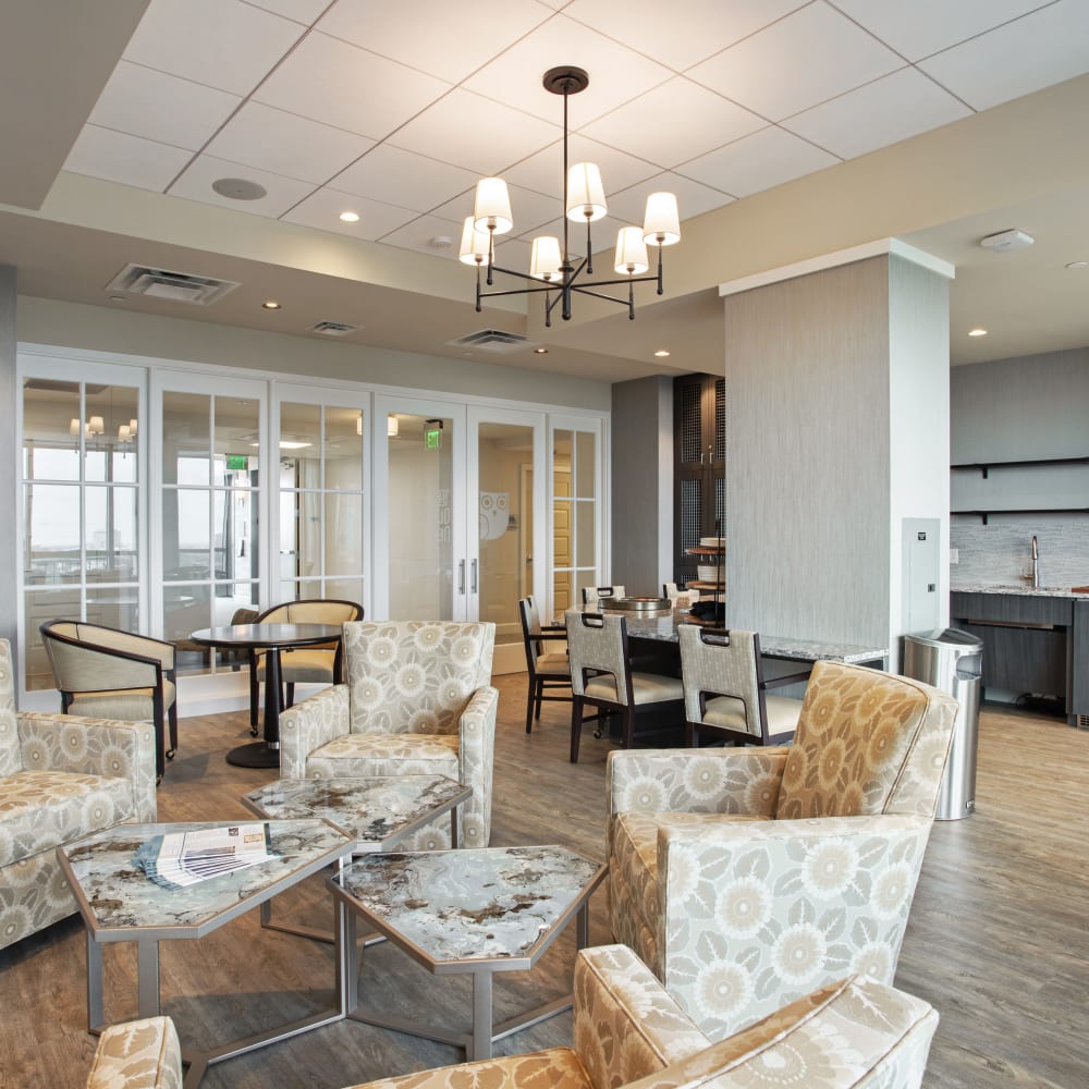 Lux feeling community spaces at The Village of Southampton in Houston, Texas