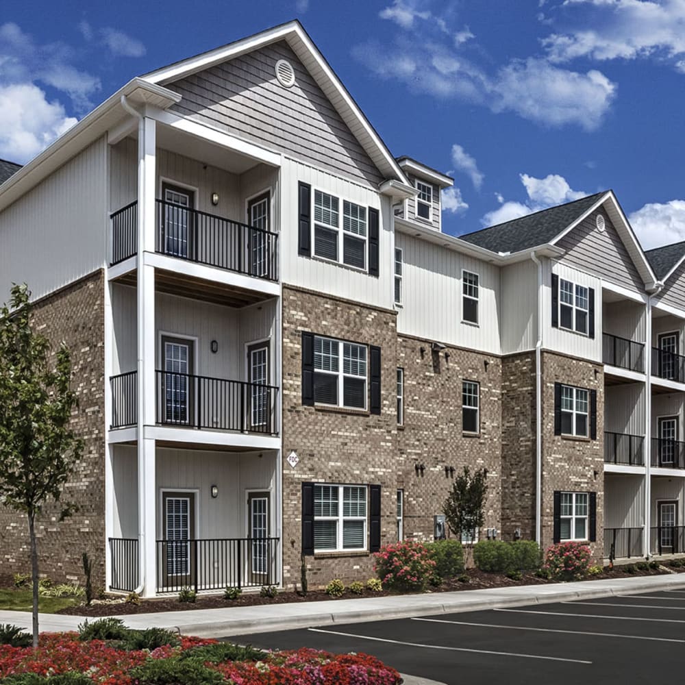 Burlington, NC Modern Apartments for Rent Retreat at the Park